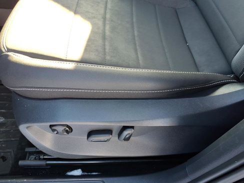 Used 2023 Volkswagen Taos SE image 15