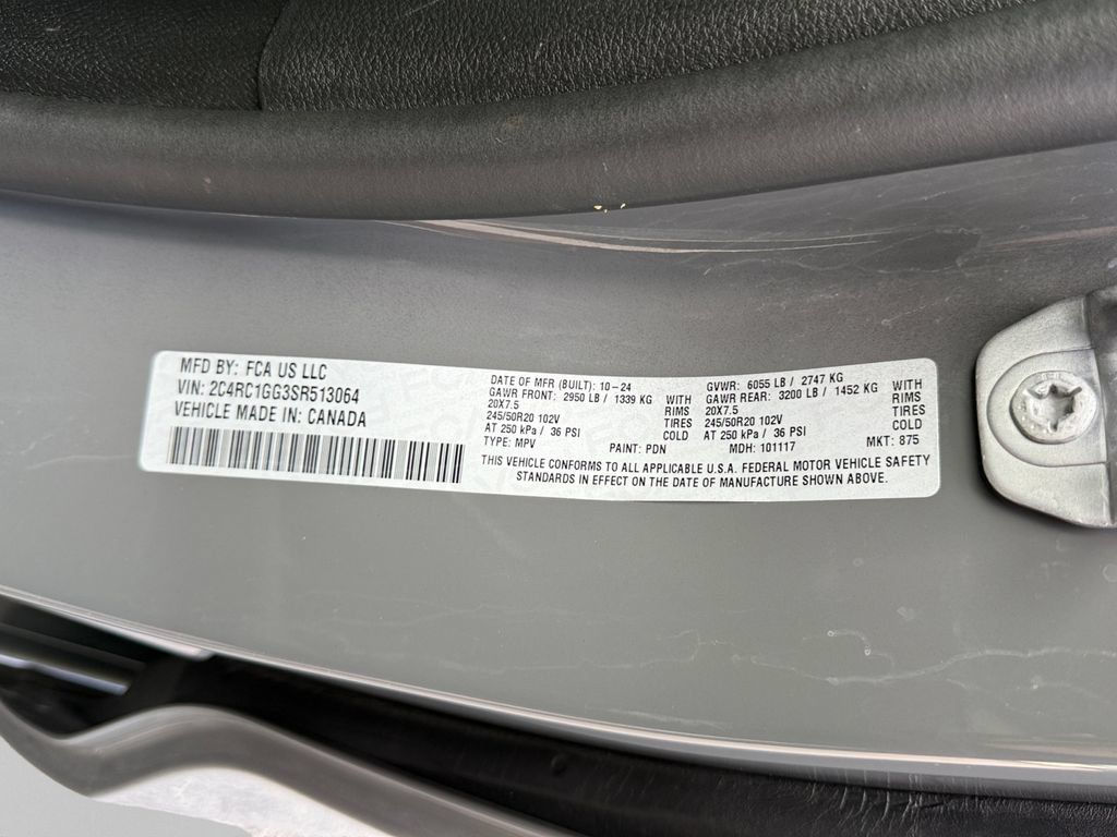 Certified 2025 Chrysler Pacifica Limited FWD image 34