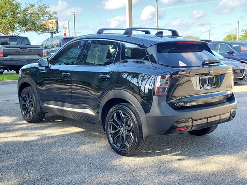 Certified 2025 Nissan Kicks SR FWD image 8