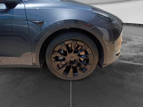 Used 2024 Tesla Model Y Long Range AWD/4WD image 8