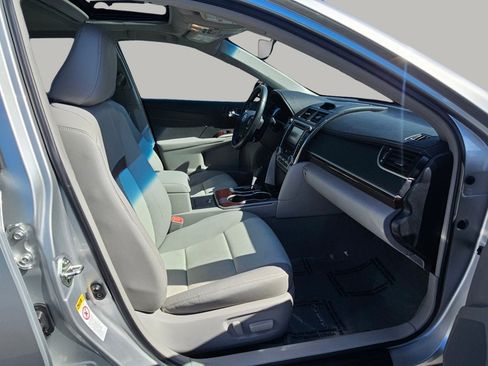 Used 2013 Toyota Camry XLE w/ Leather Pkg image 25
