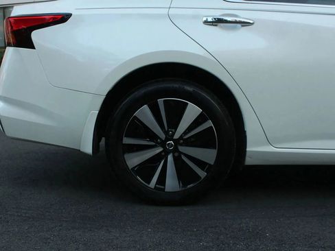 Used 2022 Nissan Altima 2.5 SV AWD/4WD image 6