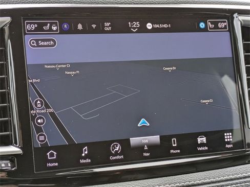 Used 2024 Chrysler Pacifica Select image 26