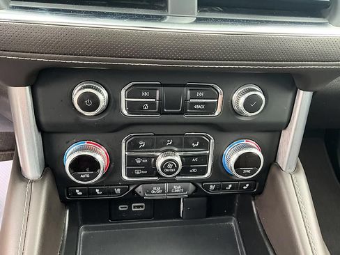 Used 2023 GMC Yukon SLT w/ SLT Premium Package AWD/4WD image 24