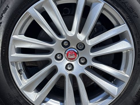 Used 2019 Jaguar F-PACE Prestige AWD/4WD image 12