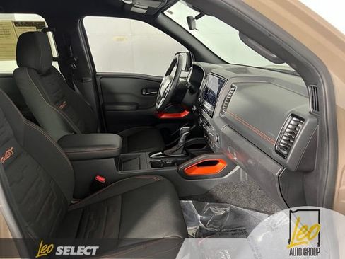 Used 2023 Nissan Frontier PRO-4X w/ Pro Convenience Package AWD/4WD image 17