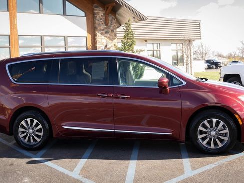 Used 2019 Chrysler Pacifica Touring-L Plus w/ Advanced Safetytec Group image 25