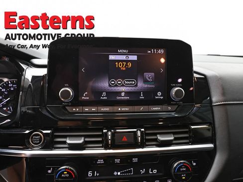 Used 2022 Nissan Pathfinder SV AWD/4WD image 11