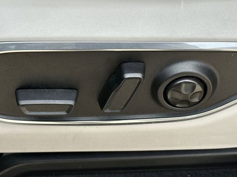 Used 2022 Jeep Wagoneer Series III AWD/4WD image 22