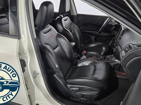 Used 2018 Jeep Compass Trailhawk w/ Leather Interior Group AWD/4WD image 39