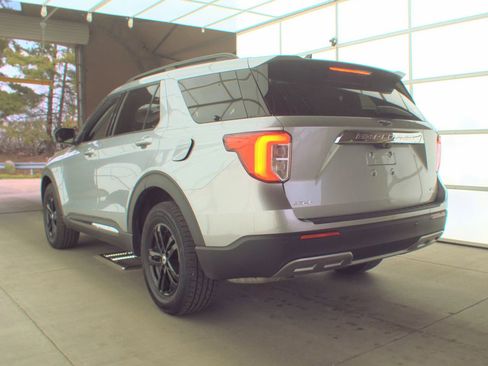 Used 2023 Ford Explorer XLT w/ Equipment Group 202A AWD/4WD image 8