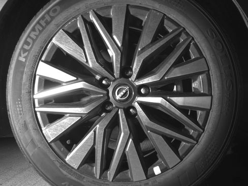 Used 2025 Nissan Altima 2.5 SV FWD image 13