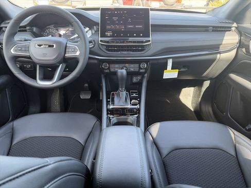 New 2026 Jeep Compass Latitude image 14