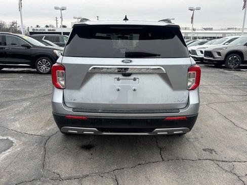 Used 2022 Ford Explorer XLT w/ Equipment Group 202A image 6