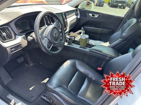 Used 2018 Volvo XC60 T5 Momentum w/ Vision Package AWD/4WD image 6