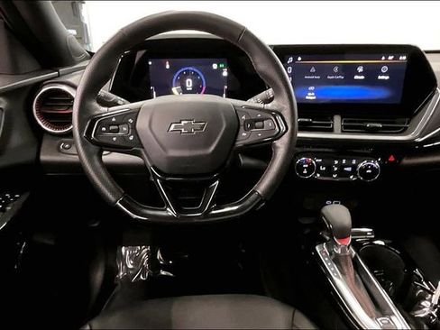 Used 2024 Chevrolet Trax RS w/ Sunroof Package image 6