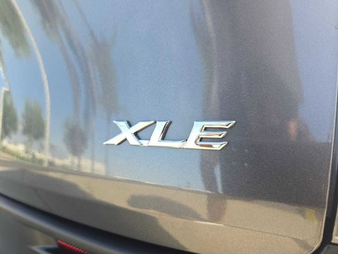 Used 2025 Toyota Sienna XLE image 12