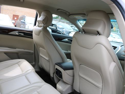 Used 2016 Lincoln MKZ image 39