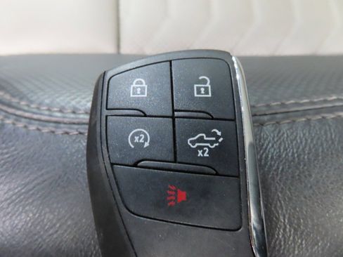 Used 2025 Chevrolet Silverado 2500 ZR2 w/ Technology Package image 60