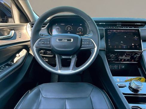 Used 2023 Jeep Grand Cherokee L Limited w/ Black Appearance Package image 8