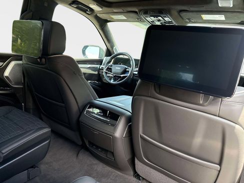 Used 2026 Cadillac Escalade V w/ LPO, ONYX Package image 32