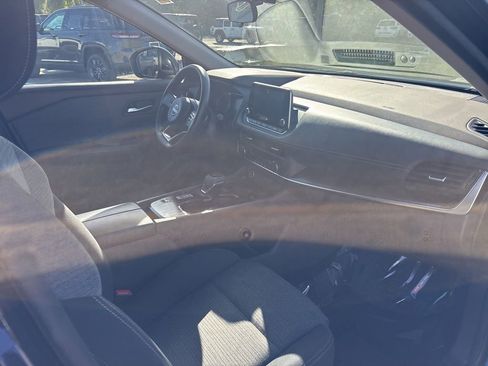 Used 2023 Nissan Rogue SV image 20