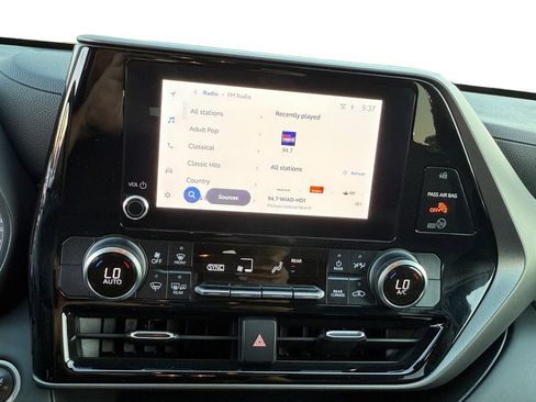 Used 2024 Toyota Highlander LE image 13