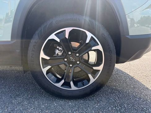 Used 2025 Chevrolet Equinox LT w/ Safety and Technology Package FWD image 8
