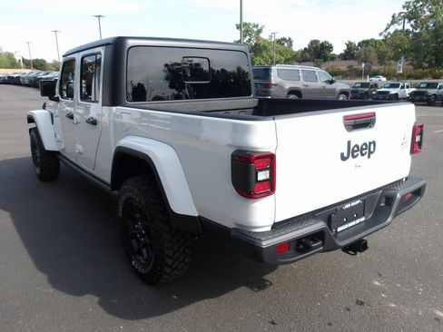 New 2025 Jeep Gladiator Willys image 6