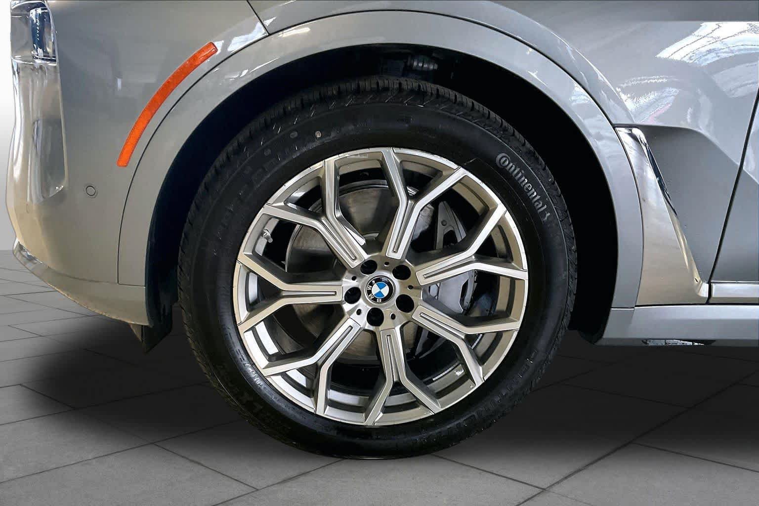 Used 2026 BMW X7 xDrive40i w/ Premium Package AWD/4WD image 8