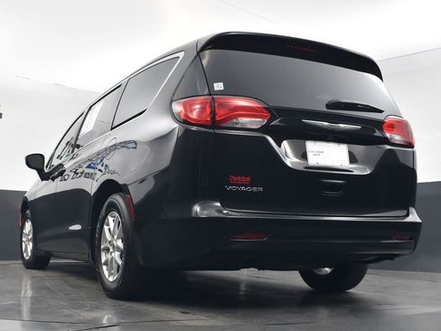 Used 2024 Chrysler Voyager LX image 20