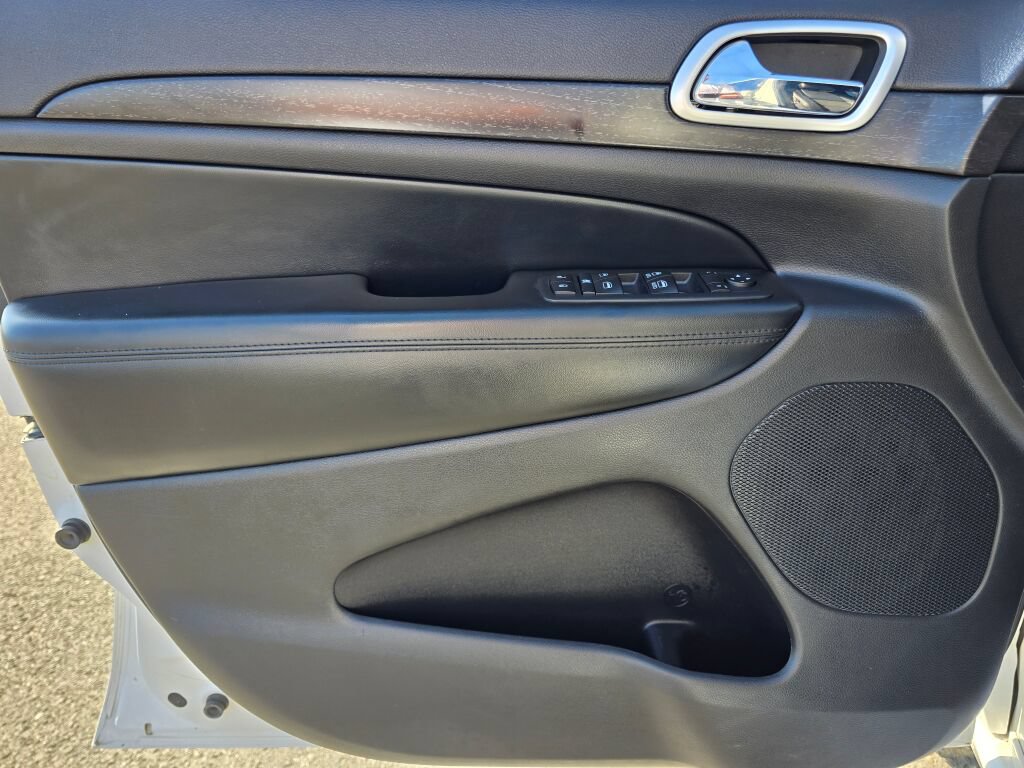 Used 2015 Jeep Grand Cherokee Altitude AWD/4WD image 19