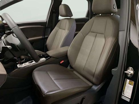 Used 2025 Audi Q6 e-tron Prestige image 62