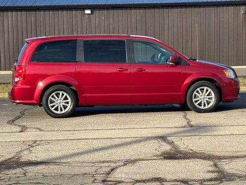 Used 2015 Dodge Grand Caravan SXT image 2