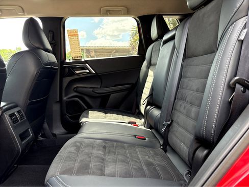 Used 2024 Mitsubishi Outlander SE AWD/4WD image 18