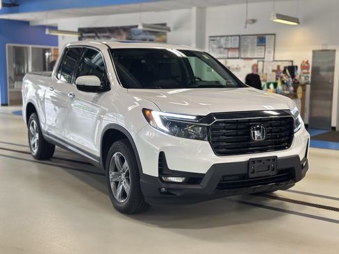 Used 2023 Honda Ridgeline RTL-E image 3