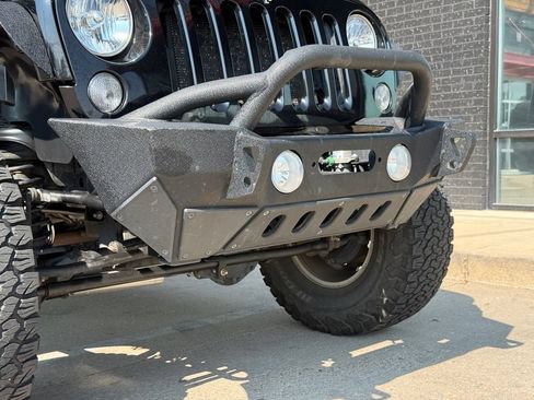 Used 2016 Jeep Wrangler Rubicon w/ Power Convenience Group AWD/4WD image 13