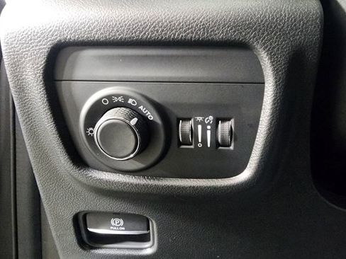 New 2025 Jeep Grand Cherokee Laredo w/ Luxury Tech Group I image 17