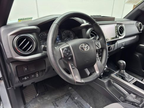 Used 2021 Toyota Tacoma TRD Off-Road AWD/4WD image 12