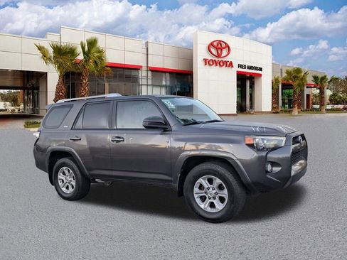 Used 2018 Toyota 4Runner SR5 image 2