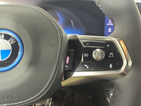 New 2026 BMW i7 xDrive60 w/ Executive Package AWD/4WD image 18