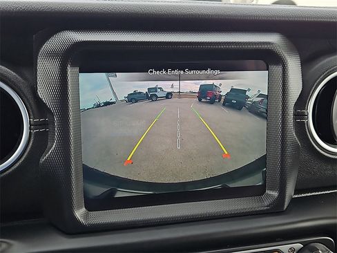 Used 2020 Jeep Wrangler Unlimited Sahara image 27