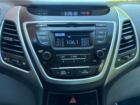 Used 2015 Hyundai Elantra SE FWD image 16