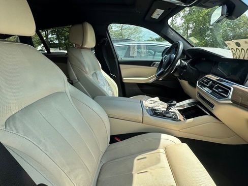 Used 2022 BMW X6 M50i w/ Dynamic Handling Package image 4