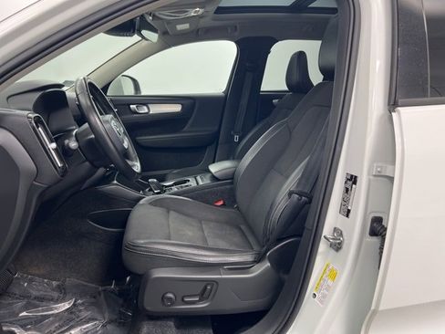 Used 2020 Volvo XC40 T5 Momentum w/ Protection Package Premier image 18