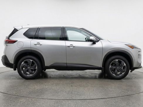 Used 2025 Nissan Rogue SV image 11