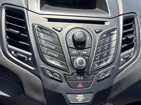 Used 2014 Ford Fiesta SE FWD image 19