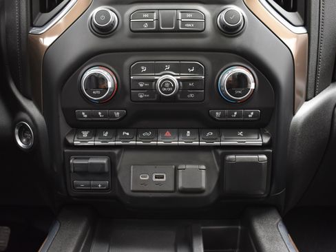 Used 2022 Chevrolet Silverado 3500 High Country image 36