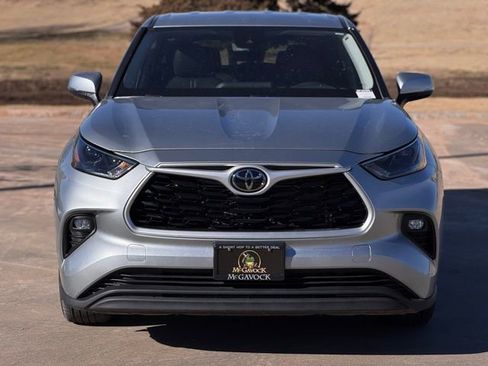 Used 2022 Toyota Highlander LE image 29