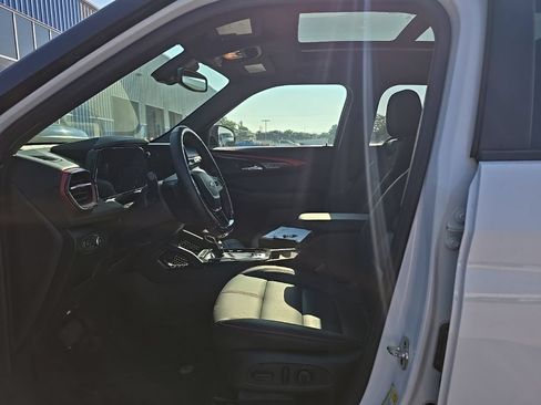 Used 2024 Chevrolet TrailBlazer RS w/ Convenience Package AWD/4WD image 9